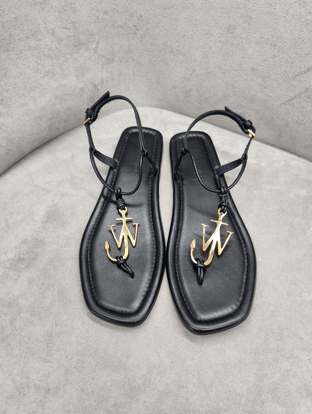 JW Anderson Thong Flat Sandals 10 Black Leather Gold Anchor Logo Luxury Designer
